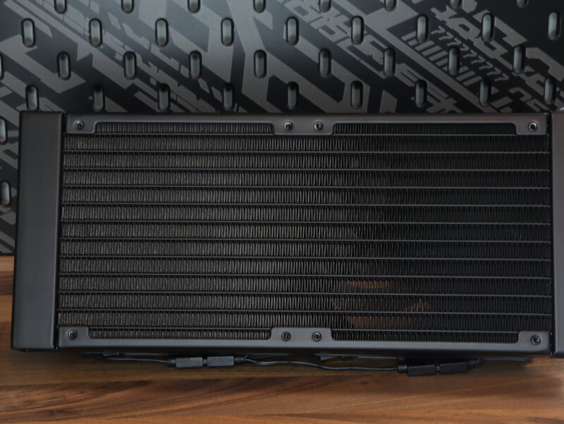 fractal-design-radius-240-rgb-radiator.JPG